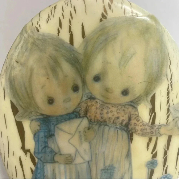 Betsy Clark Hallmark Friends Decoupage Plaster Plaque Little Cottage Girls Vtg - Picture 2 of 8